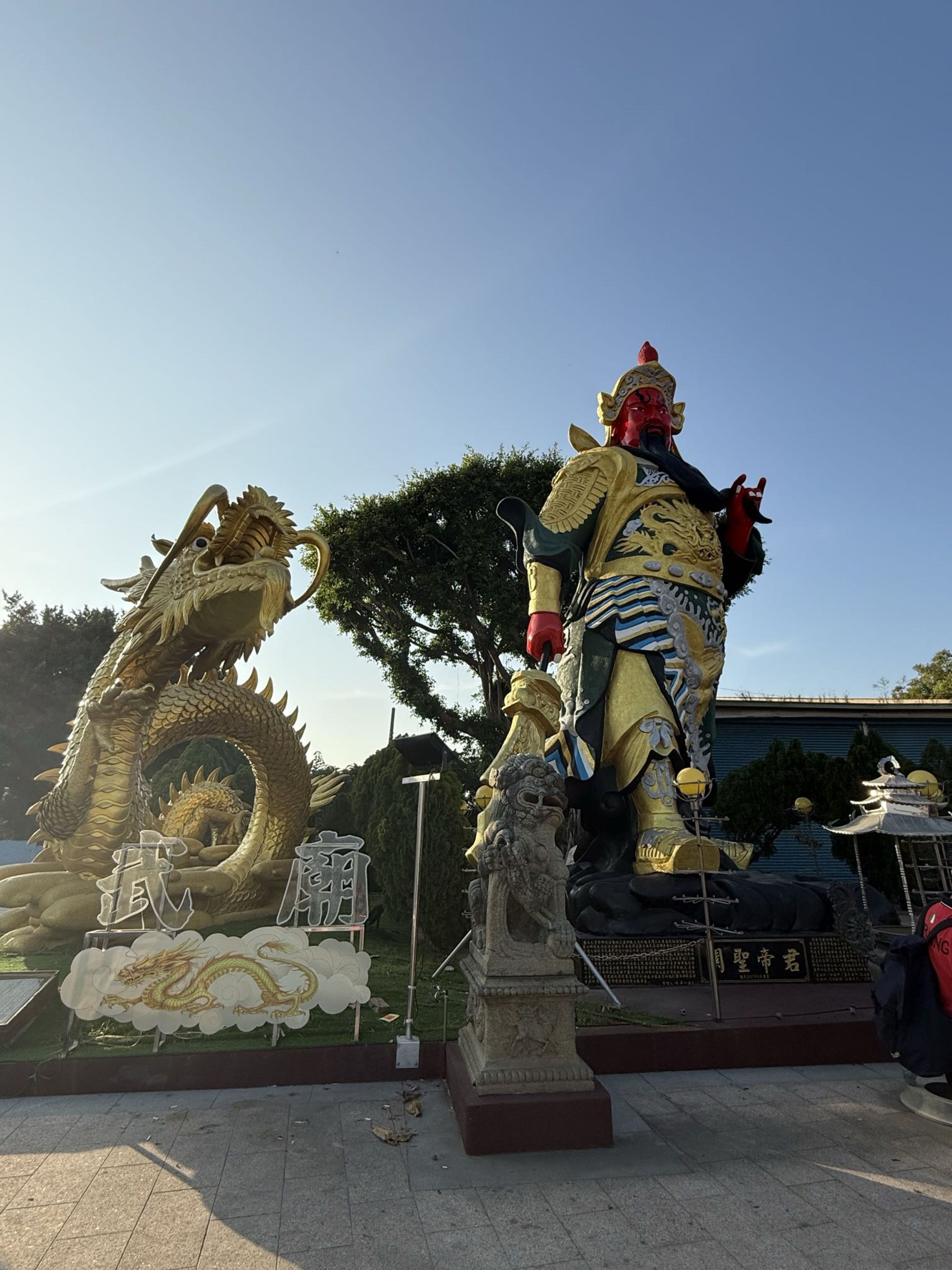 台南市鹽水區旅途中的幸福時光。台南鹽水小鎮：鹽水武廟、永成戲院、八角樓、月之美術館、月津港