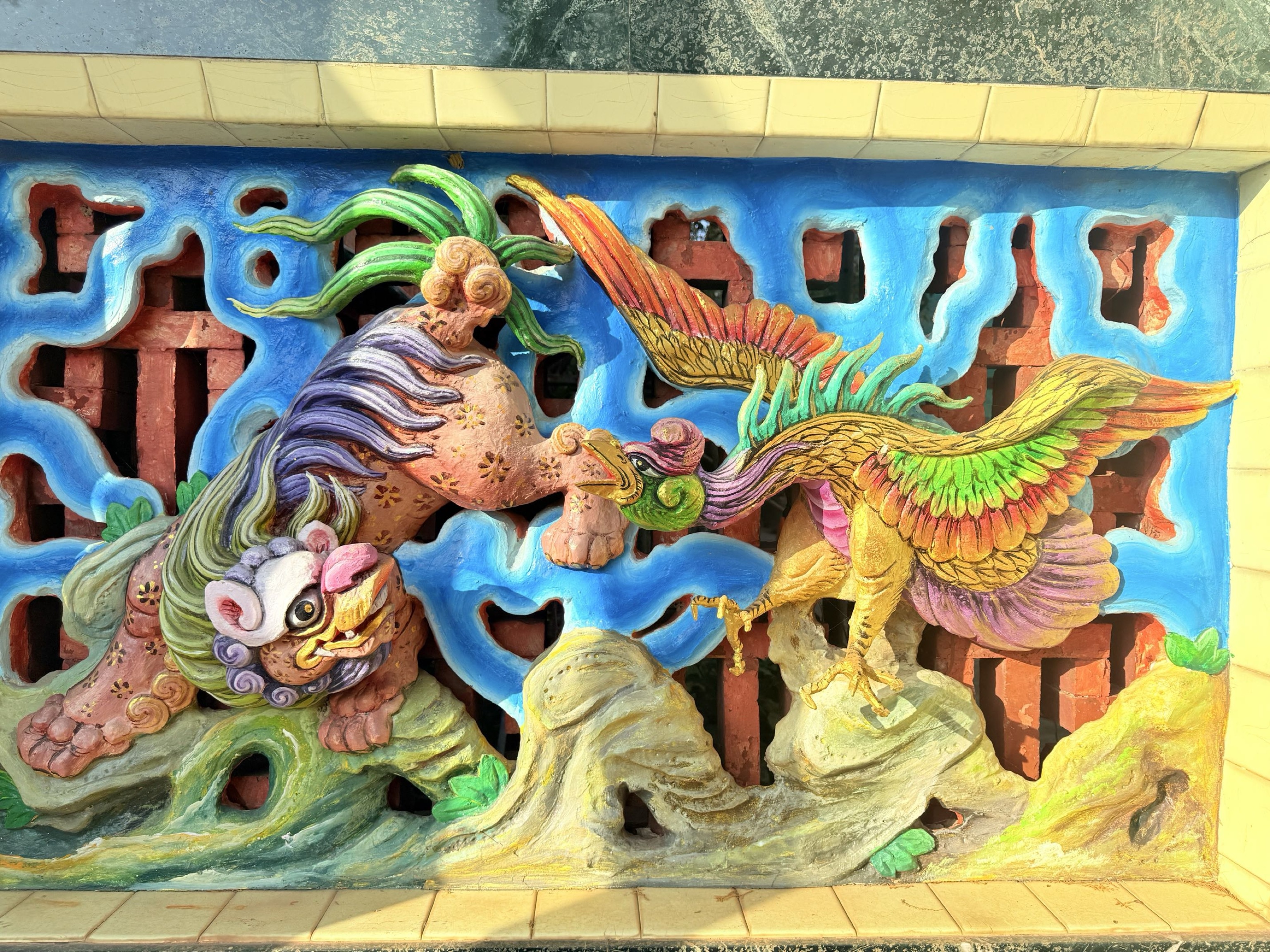 台南市鹽水區旅途中的幸福時光。台南鹽水小鎮：鹽水武廟、永成戲院、八角樓、月之美術館、月津港