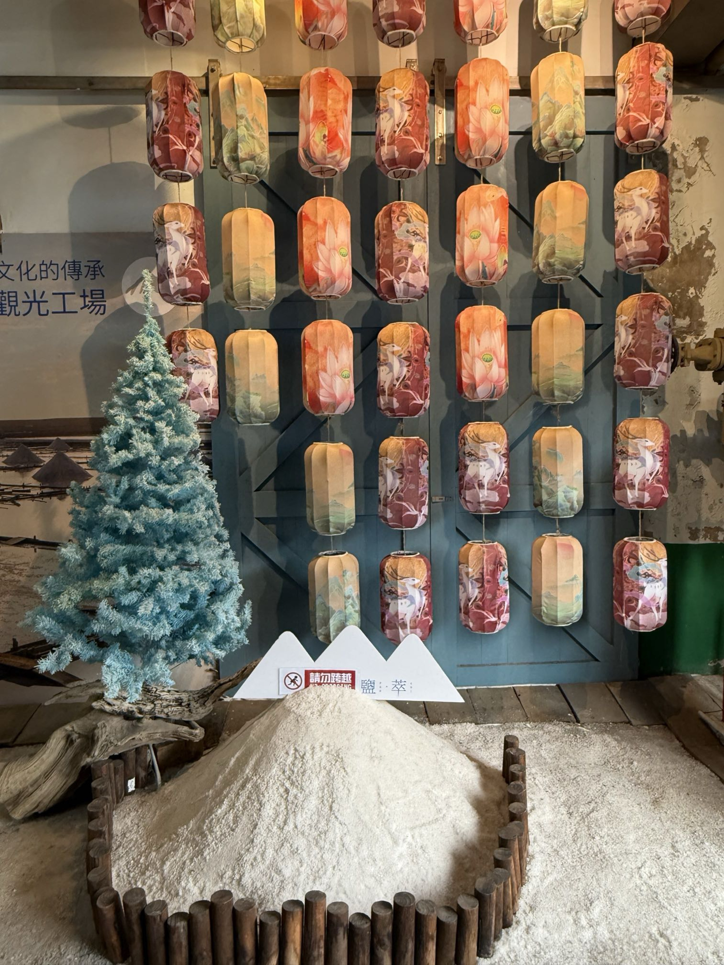 台南市北門區旅途中的幸福時光。水晶教堂北門遊客中心。幸福美麗的婚紗拍攝地點