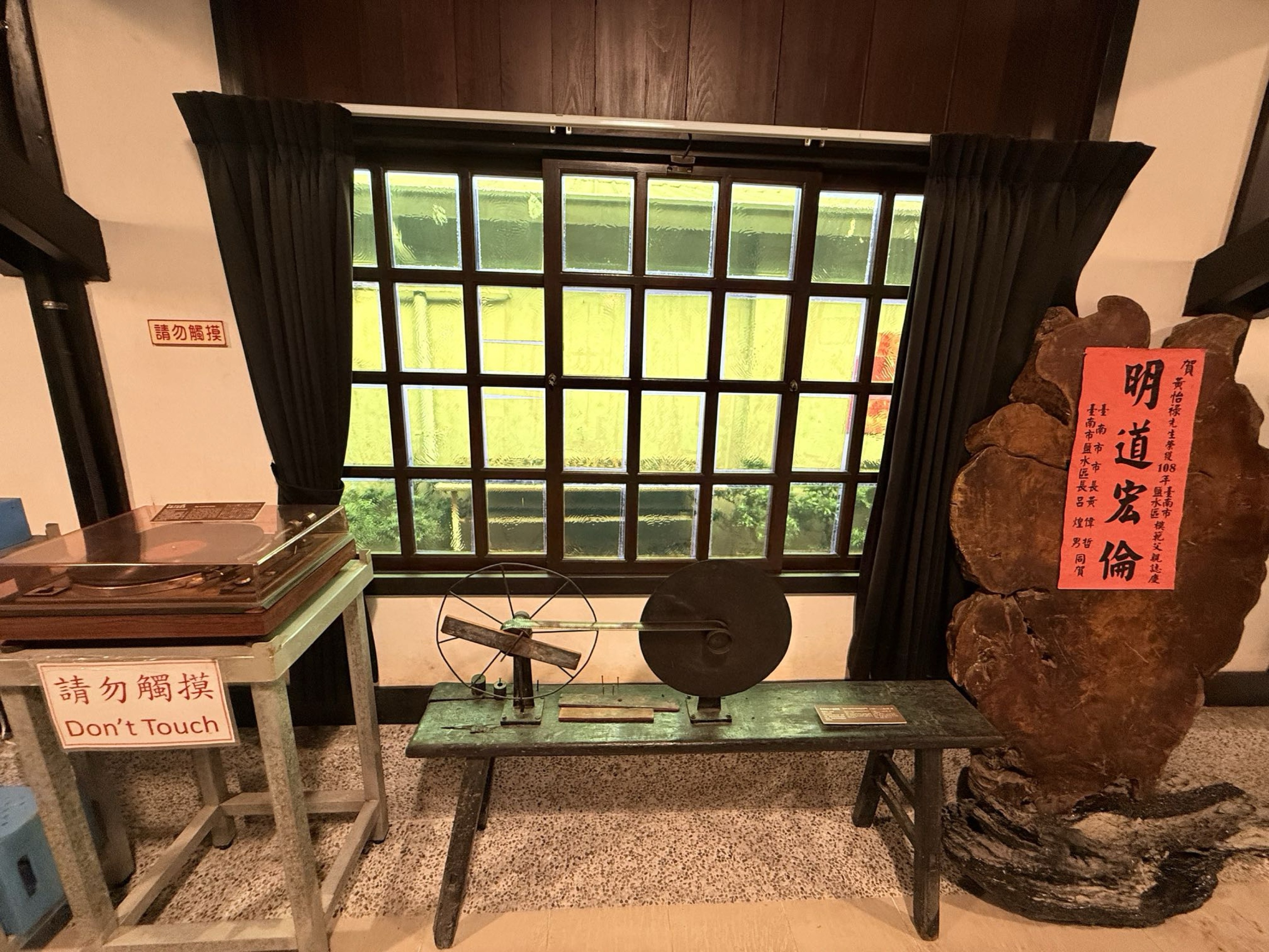 台南市鹽水區旅途中的幸福時光。台南鹽水小鎮：鹽水武廟、永成戲院、八角樓、月之美術館、月津港