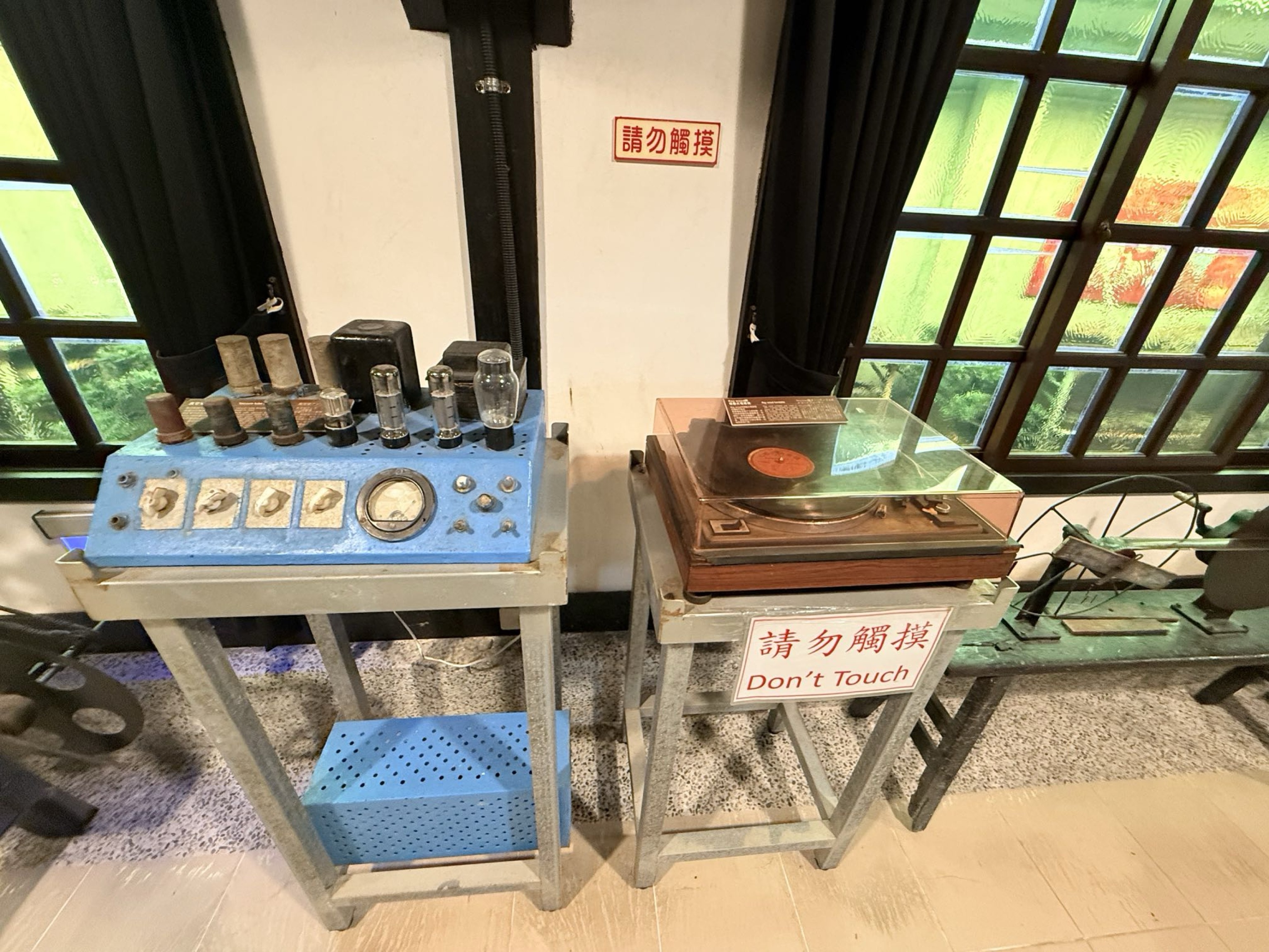 台南市鹽水區旅途中的幸福時光。台南鹽水小鎮：鹽水武廟、永成戲院、八角樓、月之美術館、月津港