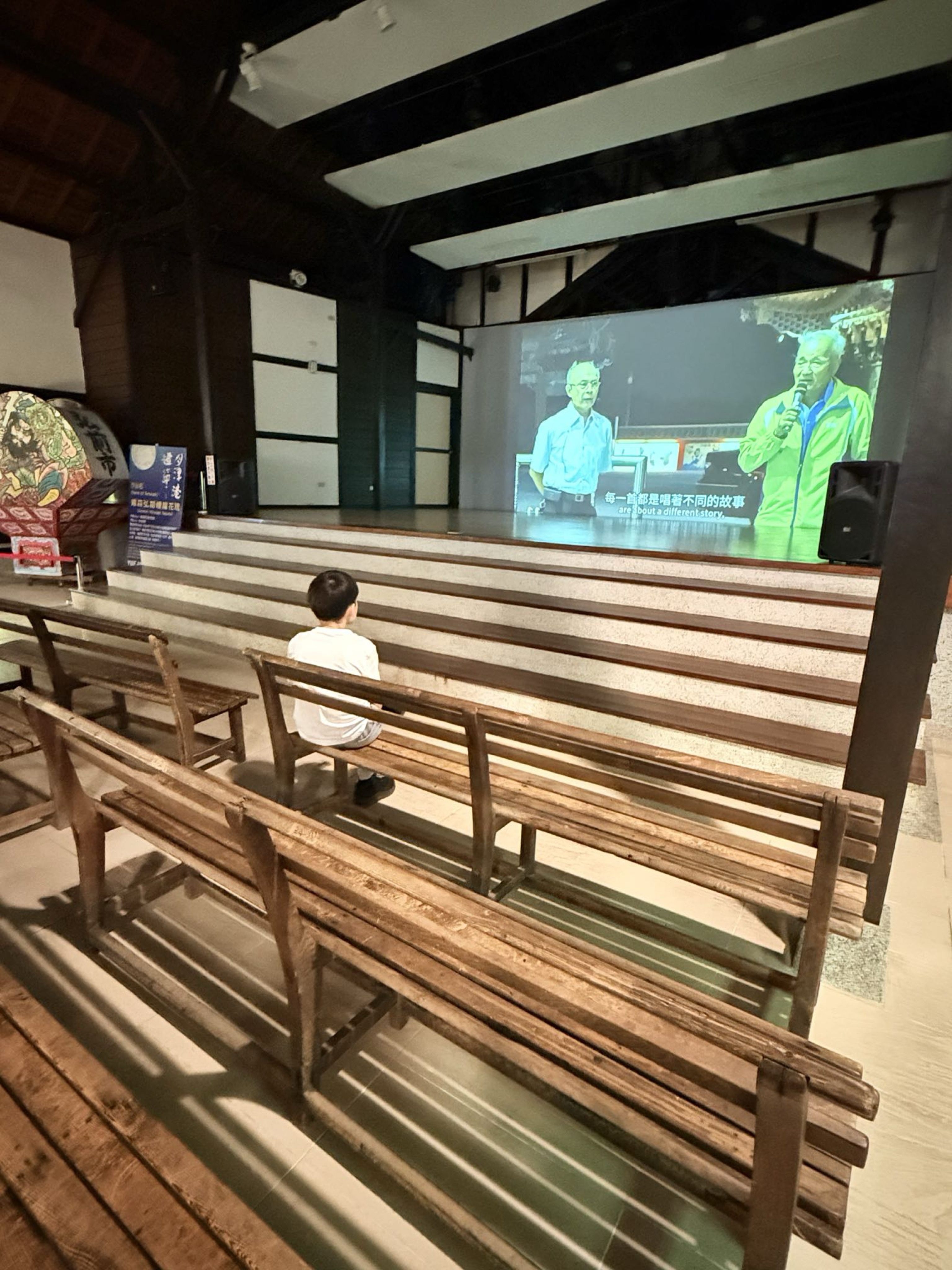 台南市鹽水區旅途中的幸福時光。台南鹽水小鎮：鹽水武廟、永成戲院、八角樓、月之美術館、月津港