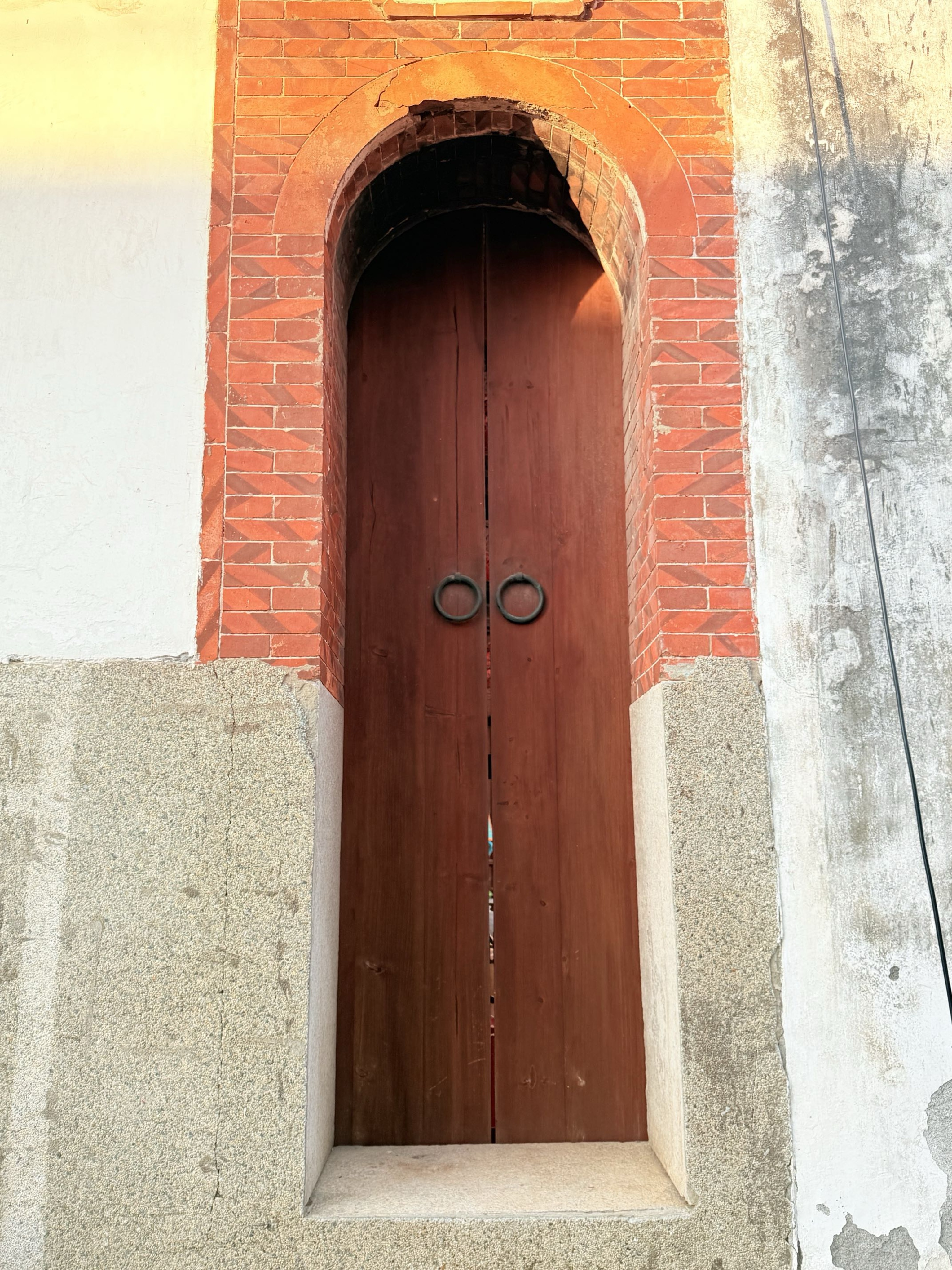 台南市鹽水區旅途中的幸福時光。台南鹽水小鎮：鹽水武廟、永成戲院、八角樓、月之美術館、月津港