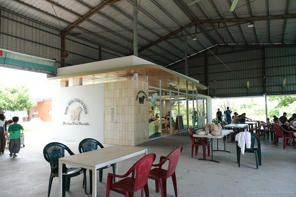 高雄橋頭親子景點「水流莊牧場」餵小羊、吃羊奶冰淇淋《羊奶失竊案》實境解謎好好玩!