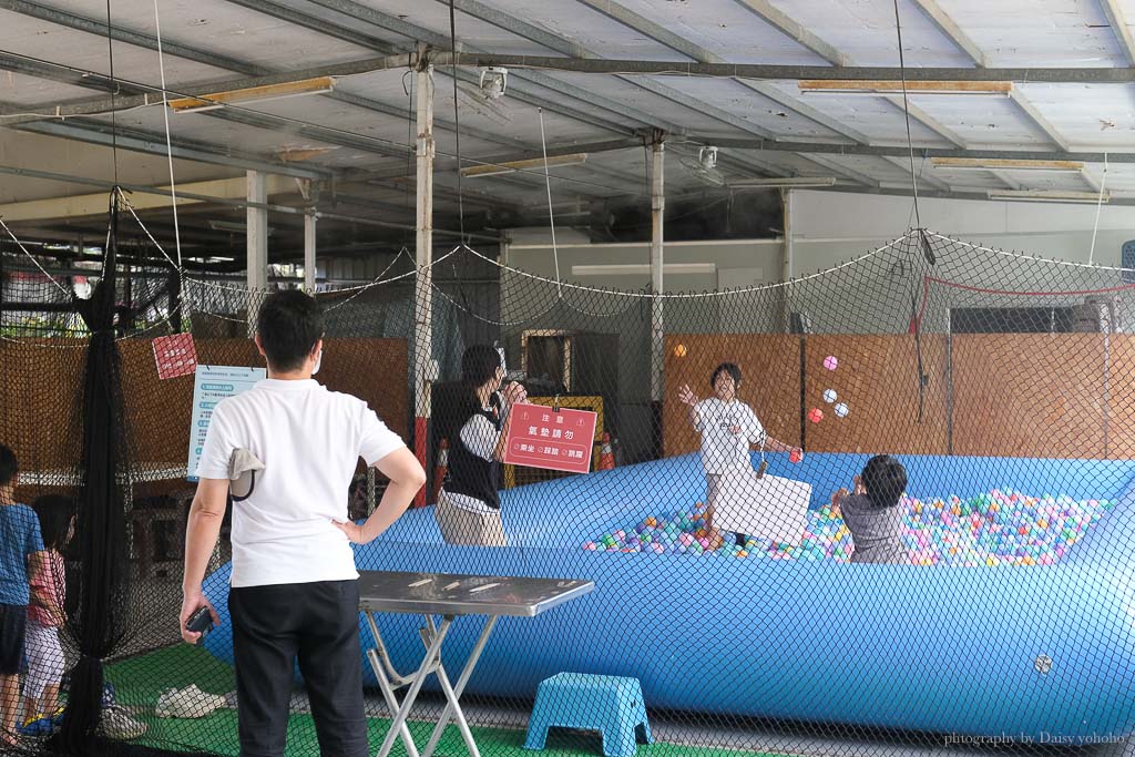 高雄橋頭親子景點「水流莊牧場」餵小羊、吃羊奶冰淇淋《羊奶失竊案》實境解謎好好玩!