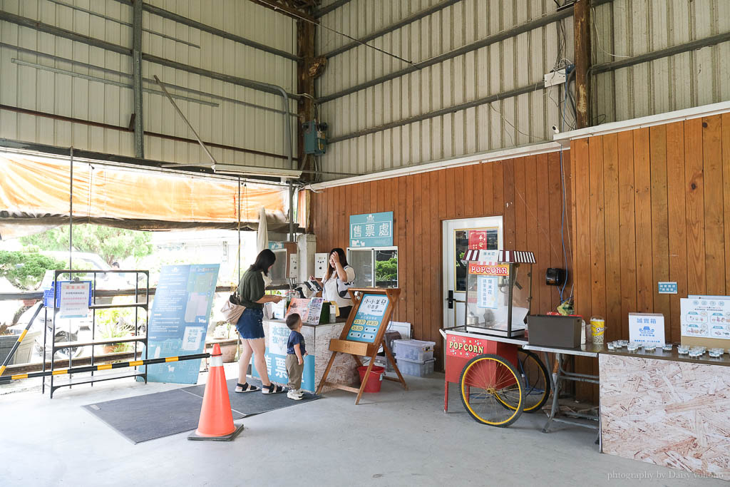 高雄橋頭親子景點「水流莊牧場」餵小羊、吃羊奶冰淇淋《羊奶失竊案》實境解謎好好玩!