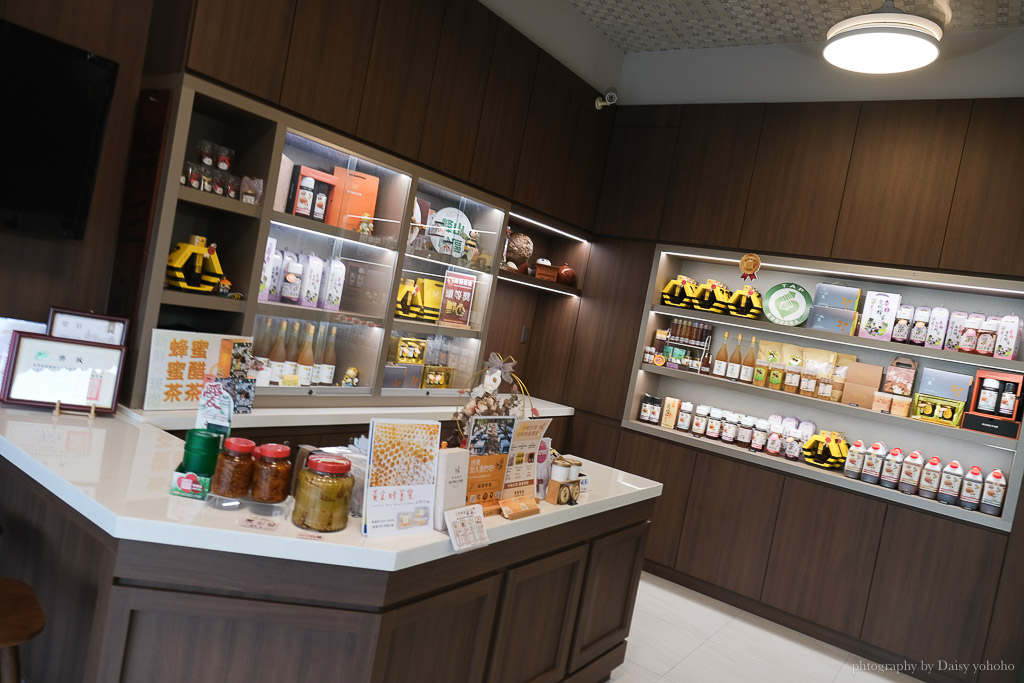 高雄阿蓮｜崗發蜂蜜養蜂人家，零距離與蜜蜂親密接觸！40年純天然蜂蜜自產自銷 @黛西優齁齁 DaisyYohoho 世界自助旅行/旅行狂/背包客/美食生活