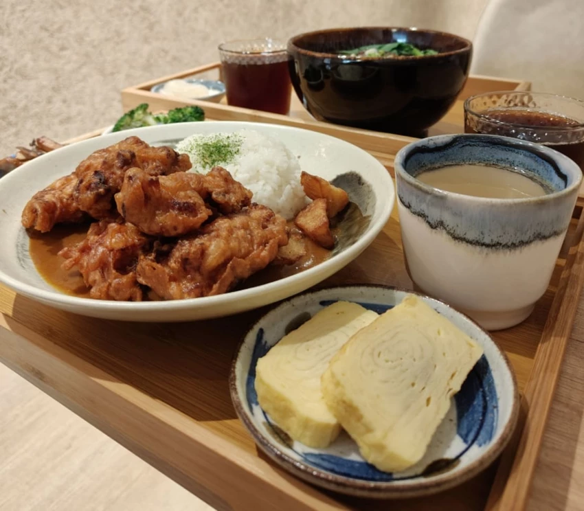 竹東美食吃不停｜友艾食堂的香香麻辣牛肉麵，大塊牛腱肉軟嫩到心