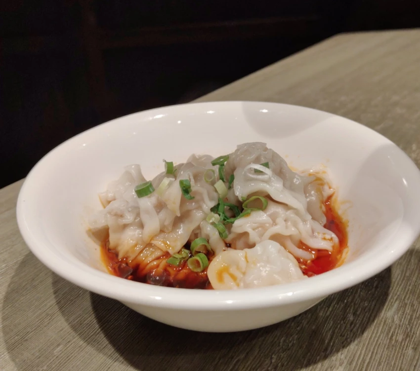 【竹北美食】四川吳抄手遠百竹北店｜紅油抄手、水煮牛必點！香麻