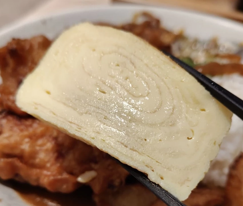 竹東美食吃不停｜友艾食堂的香香麻辣牛肉麵，大塊牛腱肉軟嫩到心