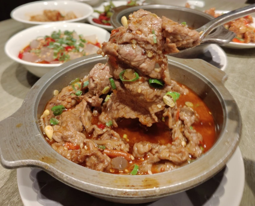 【竹北美食】四川吳抄手遠百竹北店｜紅油抄手、水煮牛必點！香麻