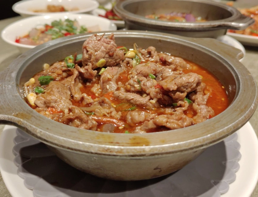 【竹北美食】四川吳抄手遠百竹北店｜紅油抄手、水煮牛必點！香麻