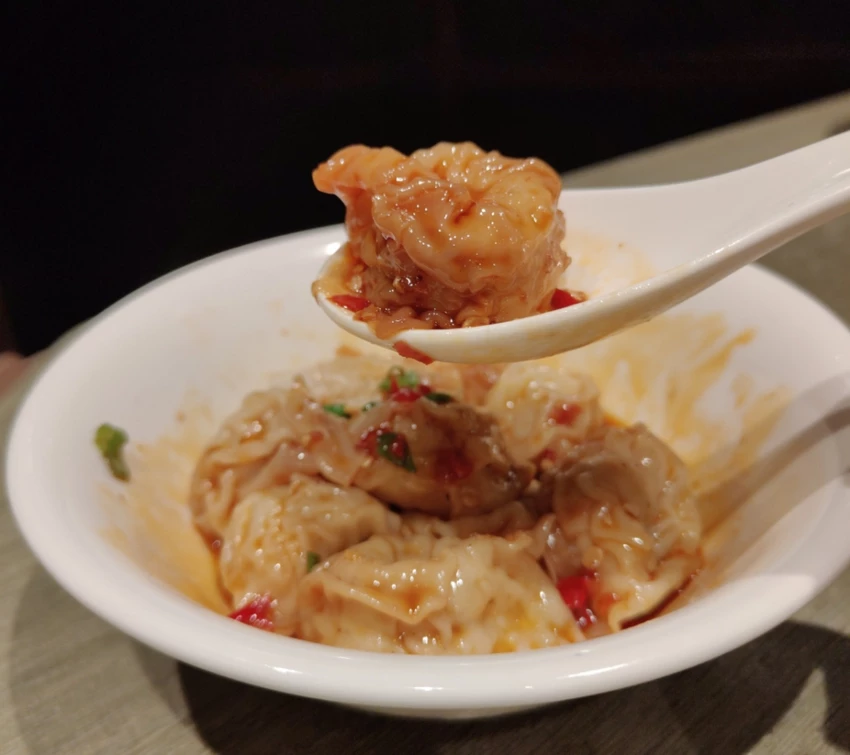 【竹北美食】四川吳抄手遠百竹北店｜紅油抄手、水煮牛必點！香麻