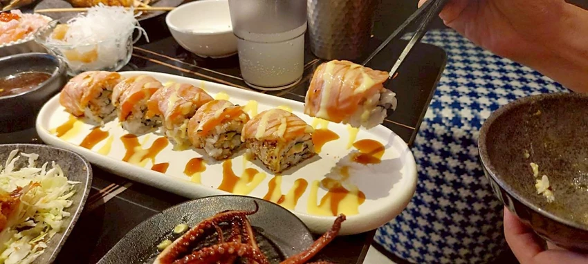 美食｜高雄美食推薦「這間串燒」，最Chill吃到飽 KTV，