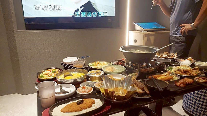 美食｜高雄美食推薦「這間串燒」，最Chill吃到飽 KTV，