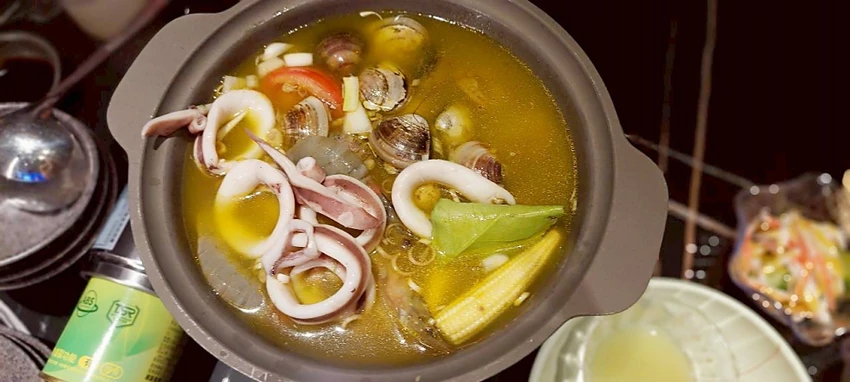 美食｜高雄美食推薦「這間串燒」，最Chill吃到飽 KTV，