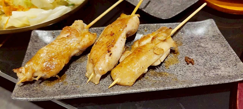 美食｜高雄美食推薦「這間串燒」，最Chill吃到飽 KTV，