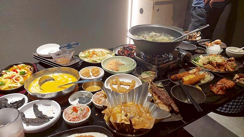 美食｜高雄美食推薦「這間串燒」，最Chill吃到飽 KTV，