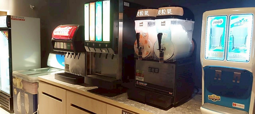 美食｜高雄美食推薦「這間串燒」，最Chill吃到飽 KTV，