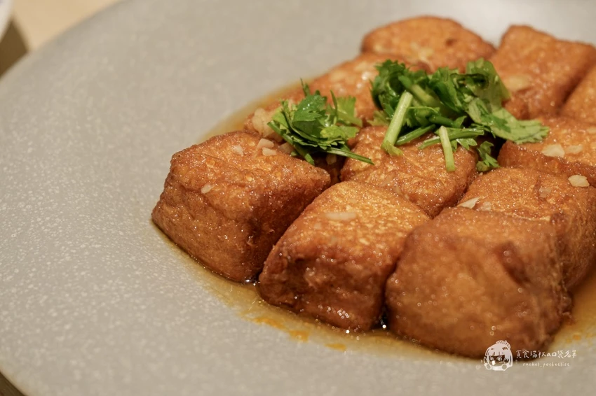 台中南屯｜瓦庫燒肉&不葷主義新品牌，雞湯界愛馬仕！顛覆中菜印象的現代風餐廳｜GOGOGA 極上雞湯 新派中菜...