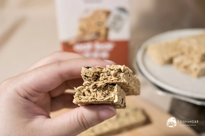 超商美食｜全家新口味燕麥棒評價｜飲控也能安心吃！「高纖脆燕麥棒」胡椒鹹蛋黃&五香海苔鹹口系新風味｜宴...