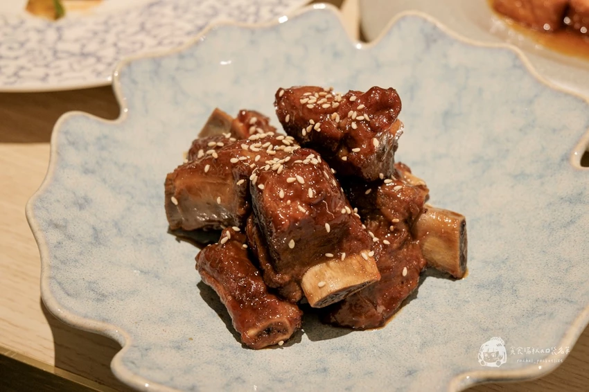 台中南屯｜瓦庫燒肉&不葷主義新品牌，雞湯界愛馬仕！顛覆中菜印象的現代風餐廳｜GOGOGA 極上雞湯 新派中菜...