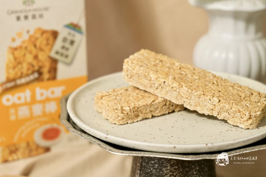 超商美食｜全家新口味燕麥棒評價｜飲控也能安心吃！「高纖脆燕麥棒」胡椒鹹蛋黃&五香海苔鹹口系新風味｜宴...