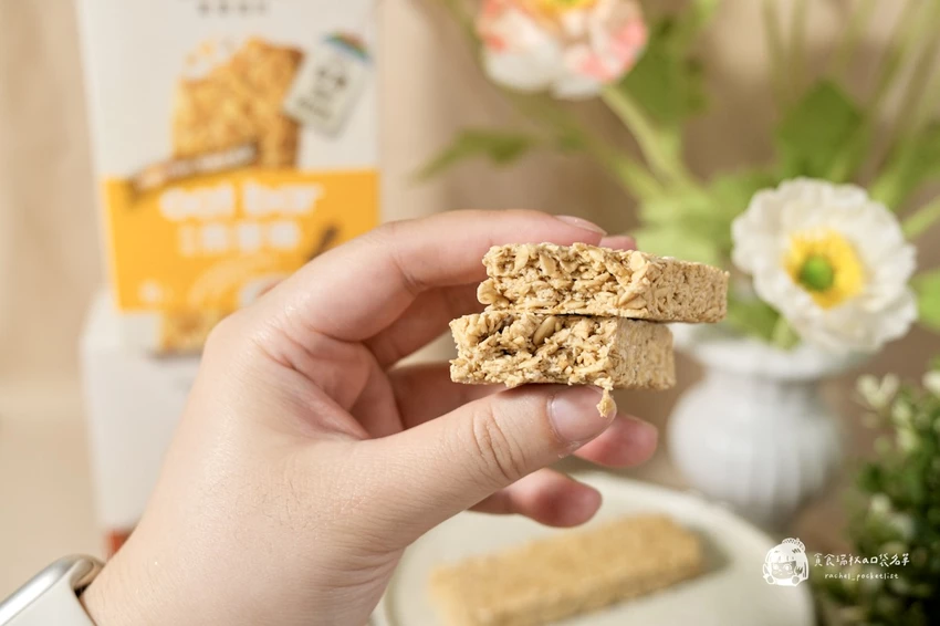 超商美食｜全家新口味燕麥棒評價｜飲控也能安心吃！「高纖脆燕麥棒」胡椒鹹蛋黃&五香海苔鹹口系新風味｜宴...