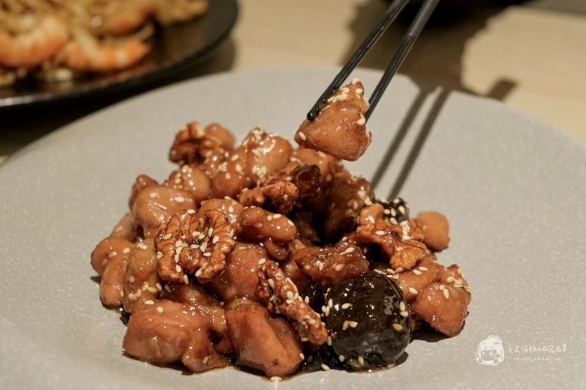 台中南屯｜瓦庫燒肉&不葷主義新品牌，雞湯界愛馬仕！顛覆中菜印象的現代風餐廳｜GOGOGA 極上雞湯 新派中菜...