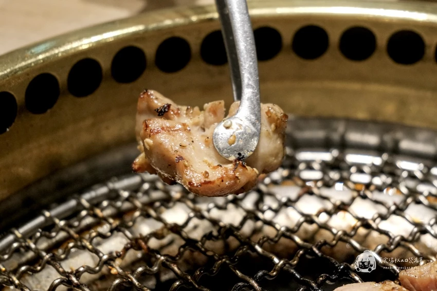 台中必吃燒肉推薦！屋馬燒肉豪華牛小排套餐，海陸盛宴雙人享用超滿足。