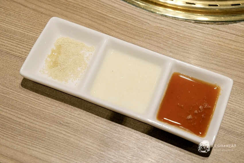 台中必吃燒肉推薦！屋馬燒肉豪華牛小排套餐，海陸盛宴雙人享用超滿足。