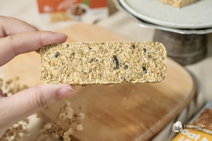 超商美食｜全家新口味燕麥棒評價｜飲控也能安心吃！「高纖脆燕麥棒」胡椒鹹蛋黃&五香海苔鹹口系新風味｜宴...