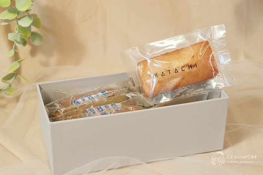 宅配美食｜費南雪禮盒＋開心果千層捲開箱｜大阪人氣甜點品牌台灣限定版！儀式感下午茶首選｜Katachi形 – 貪...