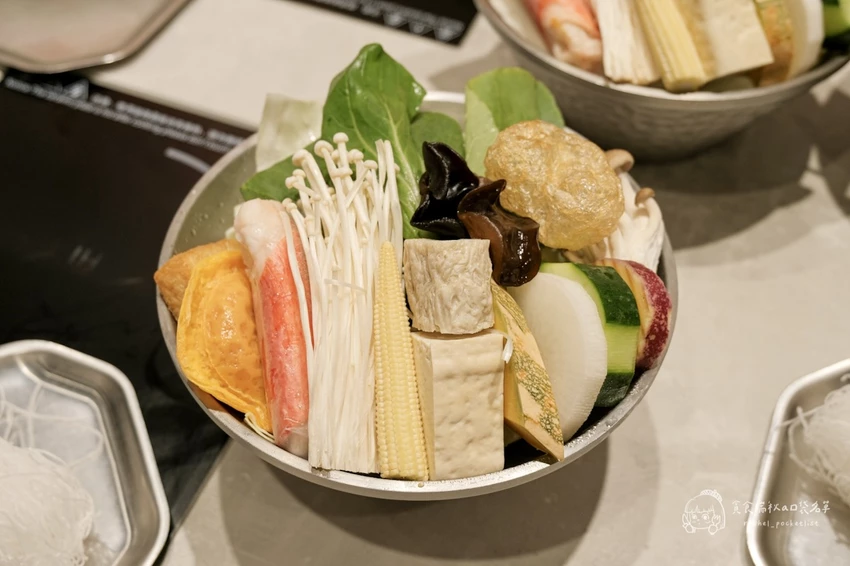 台中南區｜森川丼丼旗下鍋物品牌，雞湯控必收！一鍋入魂的濃郁黃金雞湯底｜金大方職人雞湯鍋物 – 貪食瑞秋a...