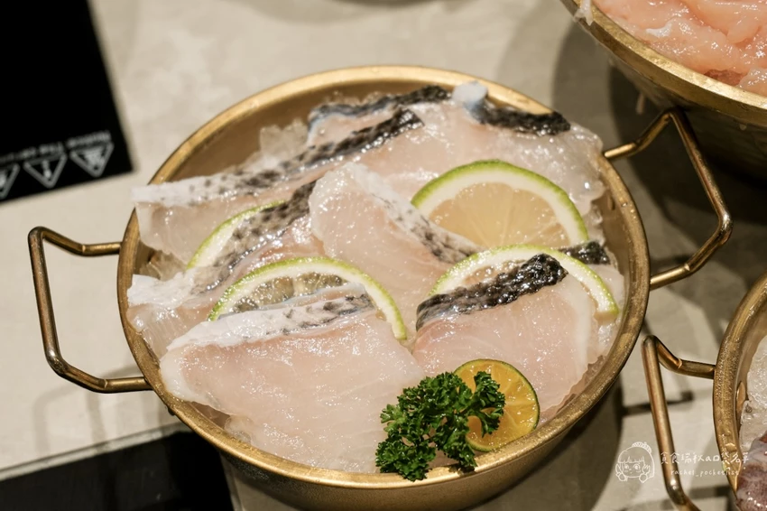 台中南區｜森川丼丼旗下鍋物品牌，雞湯控必收！一鍋入魂的濃郁黃金雞湯底｜金大方職人雞湯鍋物 – 貪食瑞秋a...