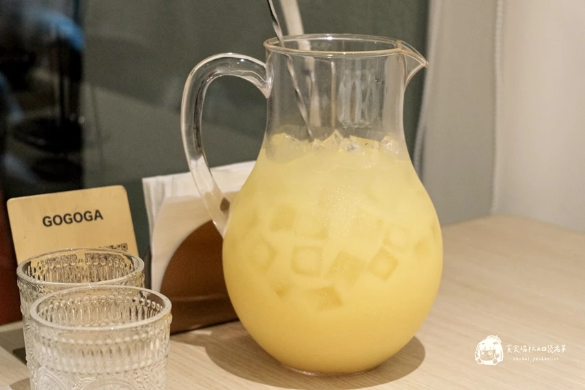 台中南屯｜瓦庫燒肉&不葷主義新品牌，雞湯界愛馬仕！顛覆中菜印象的現代風餐廳｜GOGOGA 極上雞湯 新派中菜...