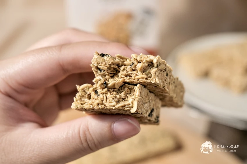 超商美食｜全家新口味燕麥棒評價｜飲控也能安心吃！「高纖脆燕麥棒」胡椒鹹蛋黃&五香海苔鹹口系新風味｜宴...
