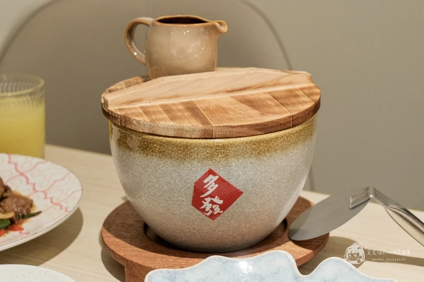 台中南屯｜瓦庫燒肉&不葷主義新品牌，雞湯界愛馬仕！顛覆中菜印象的現代風餐廳｜GOGOGA 極上雞湯 新派中菜...