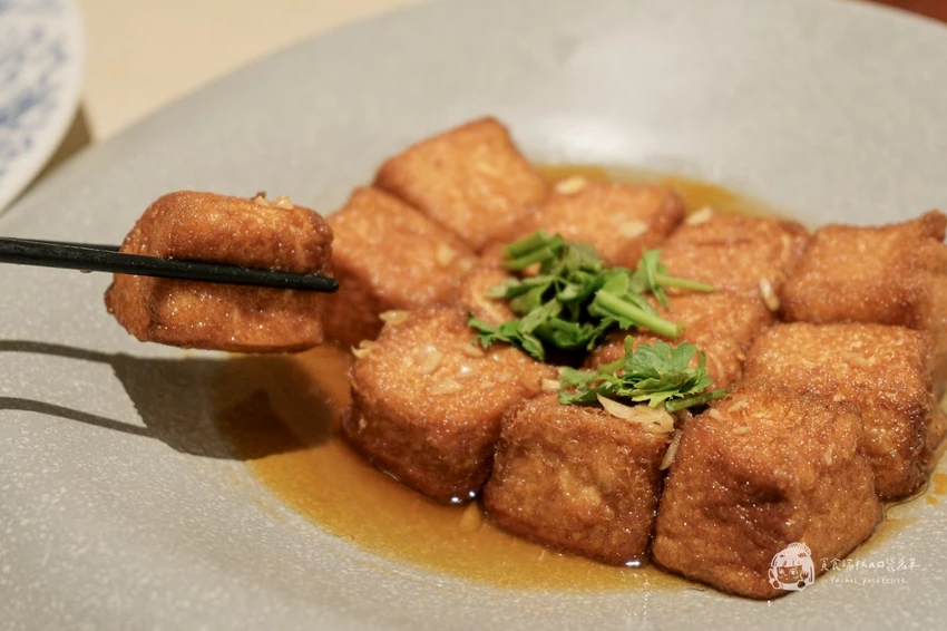 台中南屯｜瓦庫燒肉&不葷主義新品牌，雞湯界愛馬仕！顛覆中菜印象的現代風餐廳｜GOGOGA 極上雞湯 新派中菜...