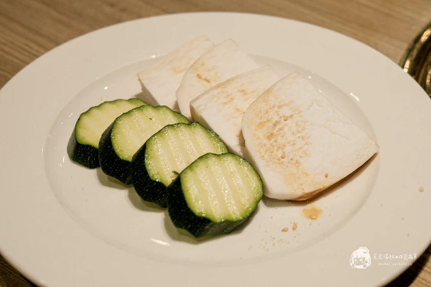 台中必吃燒肉推薦！屋馬燒肉豪華牛小排套餐，海陸盛宴雙人享用超滿足。