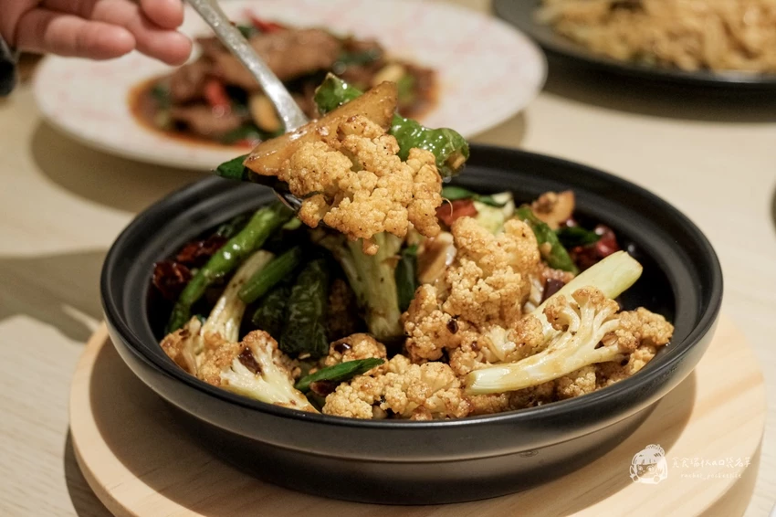 台中南屯｜瓦庫燒肉&不葷主義新品牌，雞湯界愛馬仕！顛覆中菜印象的現代風餐廳｜GOGOGA 極上雞湯 新派中菜...