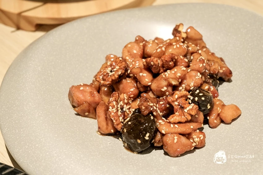 台中南屯｜瓦庫燒肉&不葷主義新品牌，雞湯界愛馬仕！顛覆中菜印象的現代風餐廳｜GOGOGA 極上雞湯 新派中菜...