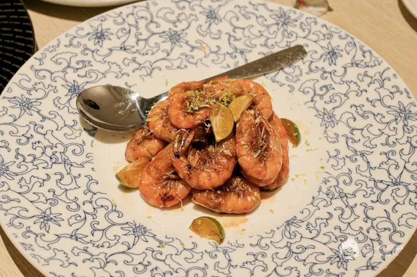 台中南屯｜瓦庫燒肉&不葷主義新品牌，雞湯界愛馬仕！顛覆中菜印象的現代風餐廳｜GOGOGA 極上雞湯 新派中菜...