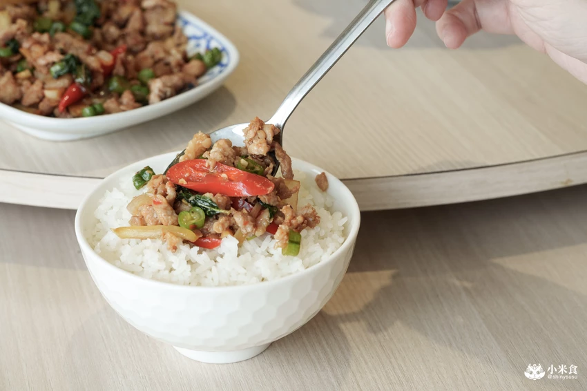 MeMeThai蜜蜜泰泰式餐廳｜泰泰們好料上桌摟，北屯家庭聚餐，2025台中泰式餐廳推薦 – 小米食
