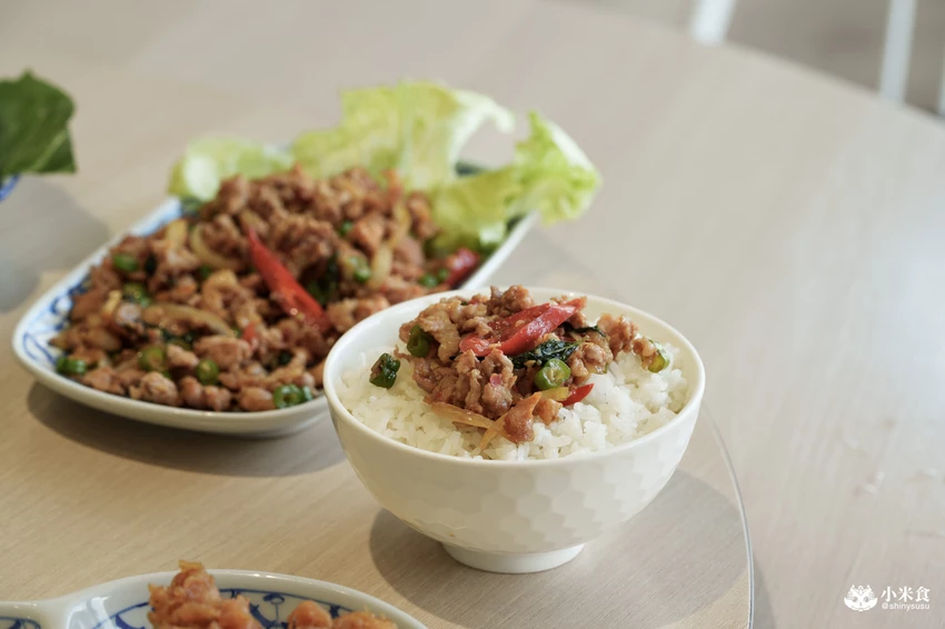MeMeThai蜜蜜泰泰式餐廳｜泰泰們好料上桌摟，北屯家庭聚餐，2025台中泰式餐廳推薦 – 小米食