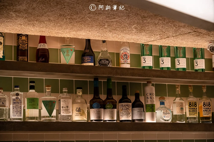 台中勤美超低調特色酒吧！Petit Petit約會餐廳，氛圍神秘調酒創新。