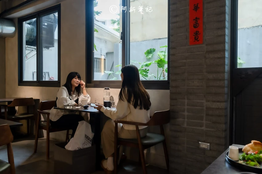 台中車站早午餐必訪！老宅咖啡館舒肥鴨胸與義大利麵道道是主打。