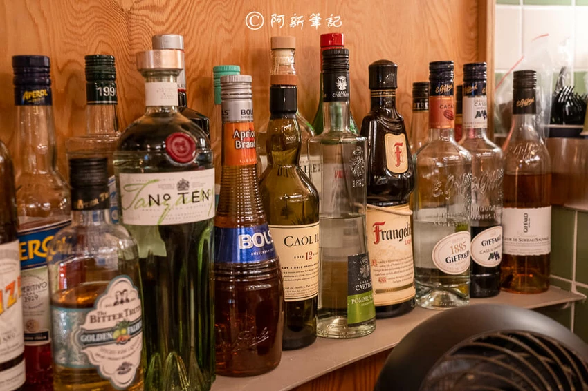 台中勤美超低調特色酒吧！Petit Petit約會餐廳，氛圍神秘調酒創新。