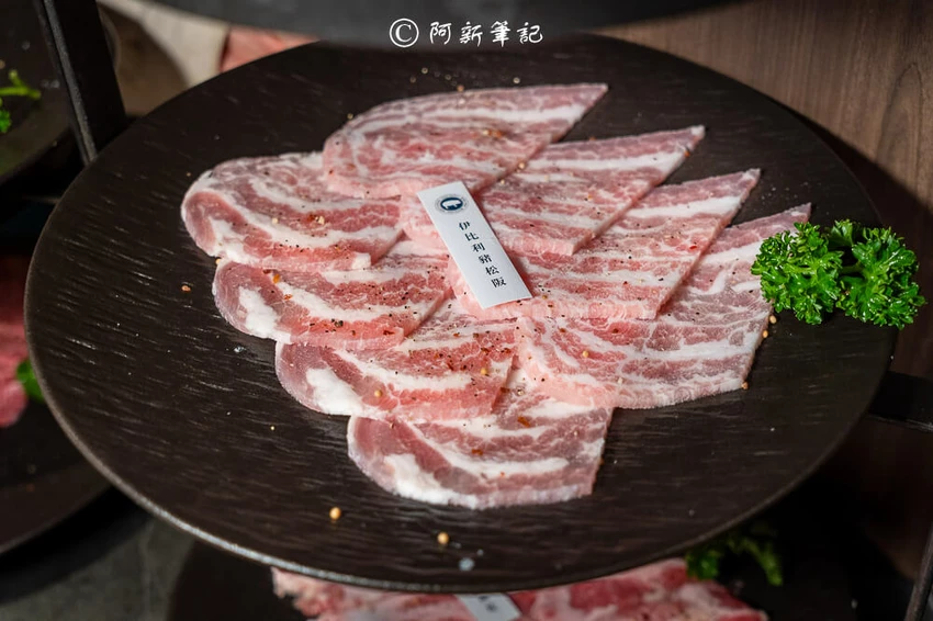 彰化燒肉脂本燒肉超犯規!必點30CM幻切牛舌,A5和牛入口即化。