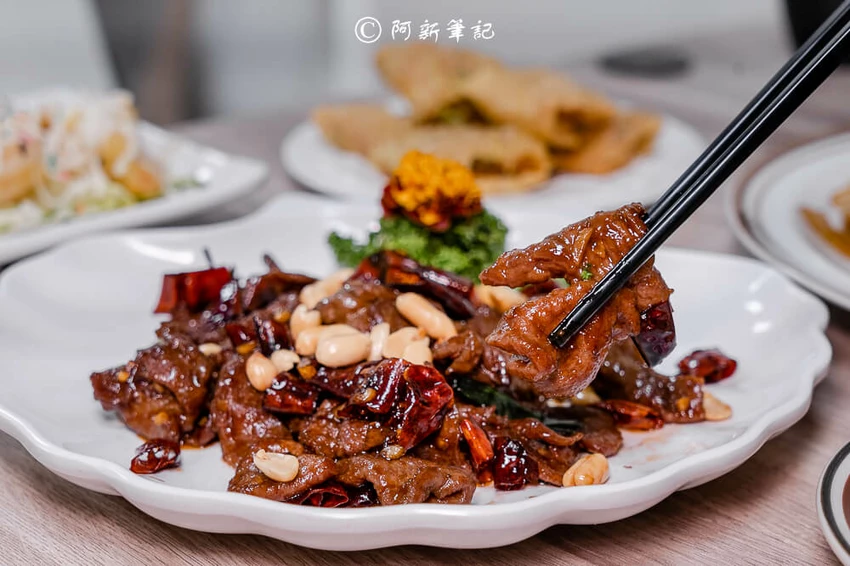 台中南屯美食新指標！五星飯店主廚掌杓，平價港式點心熱炒超值選。